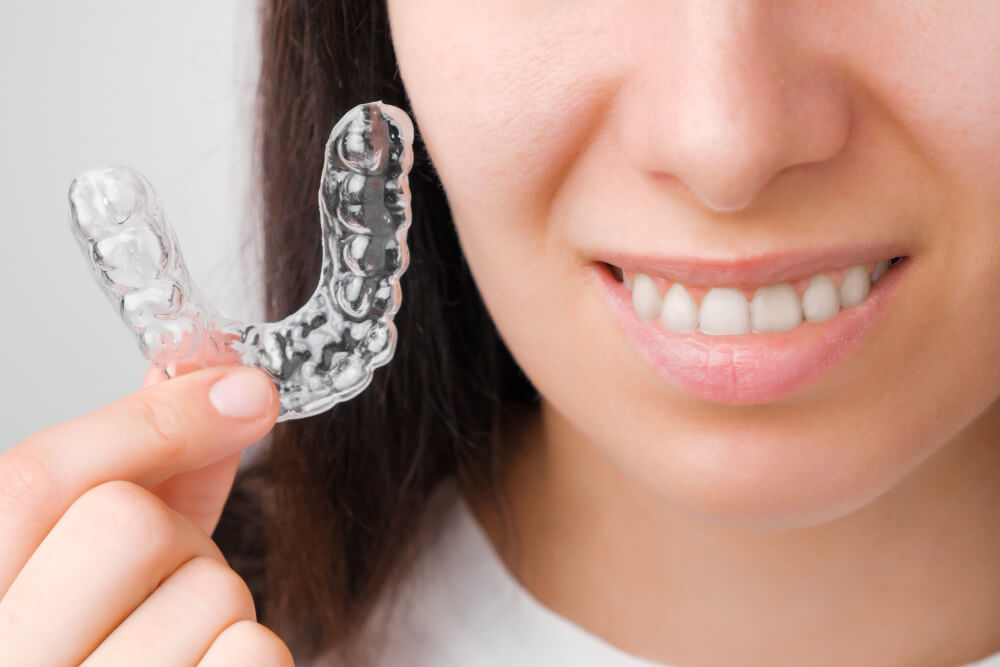 invisalign-untuk-gigi-tonggos