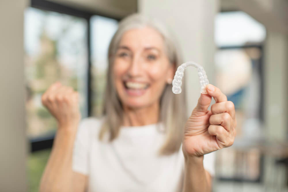 invisalign-untuk-lansia-50-70